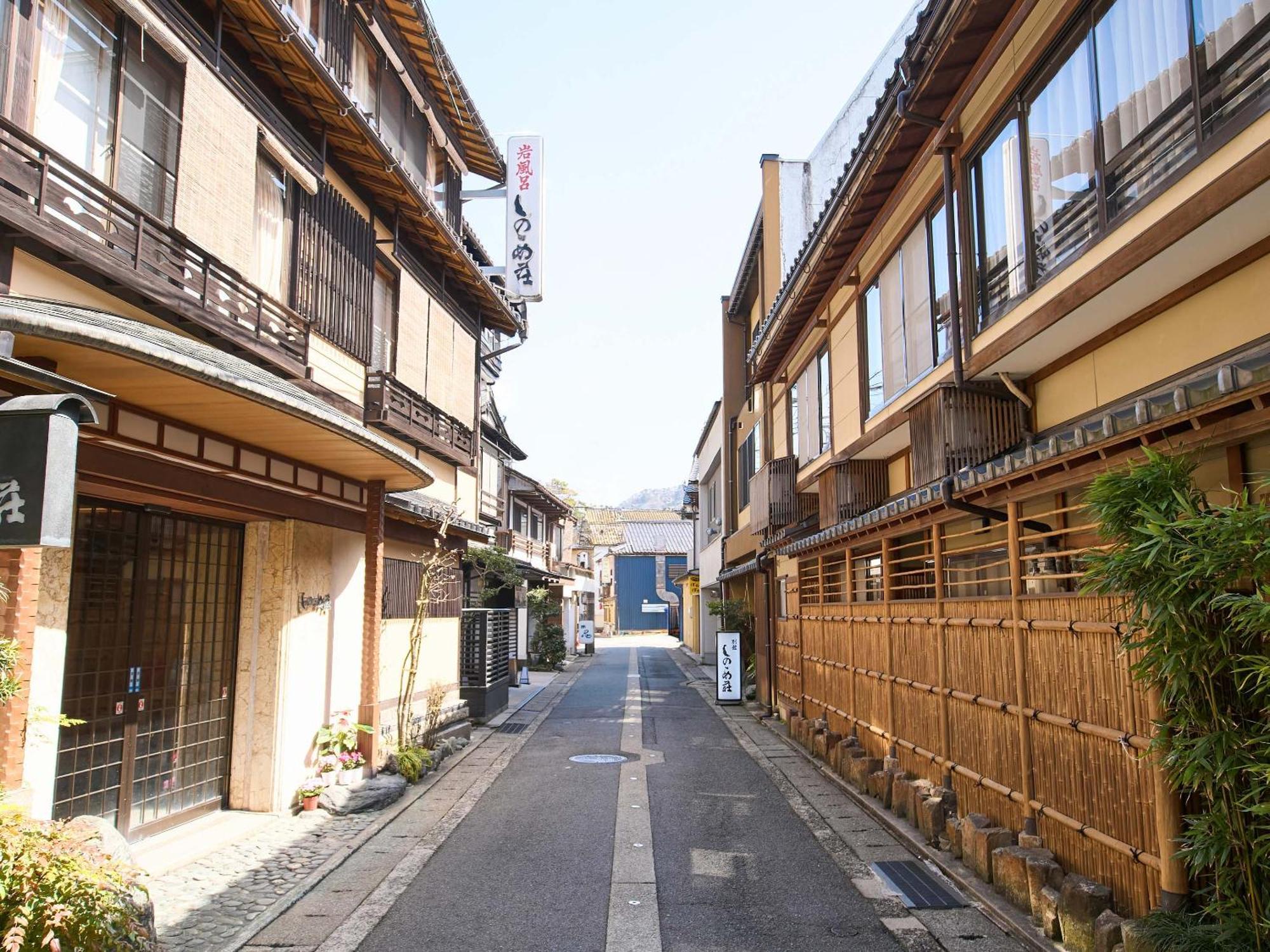 Отель Sinonomesou Kinosaki Onsen Тоёока Экстерьер фото